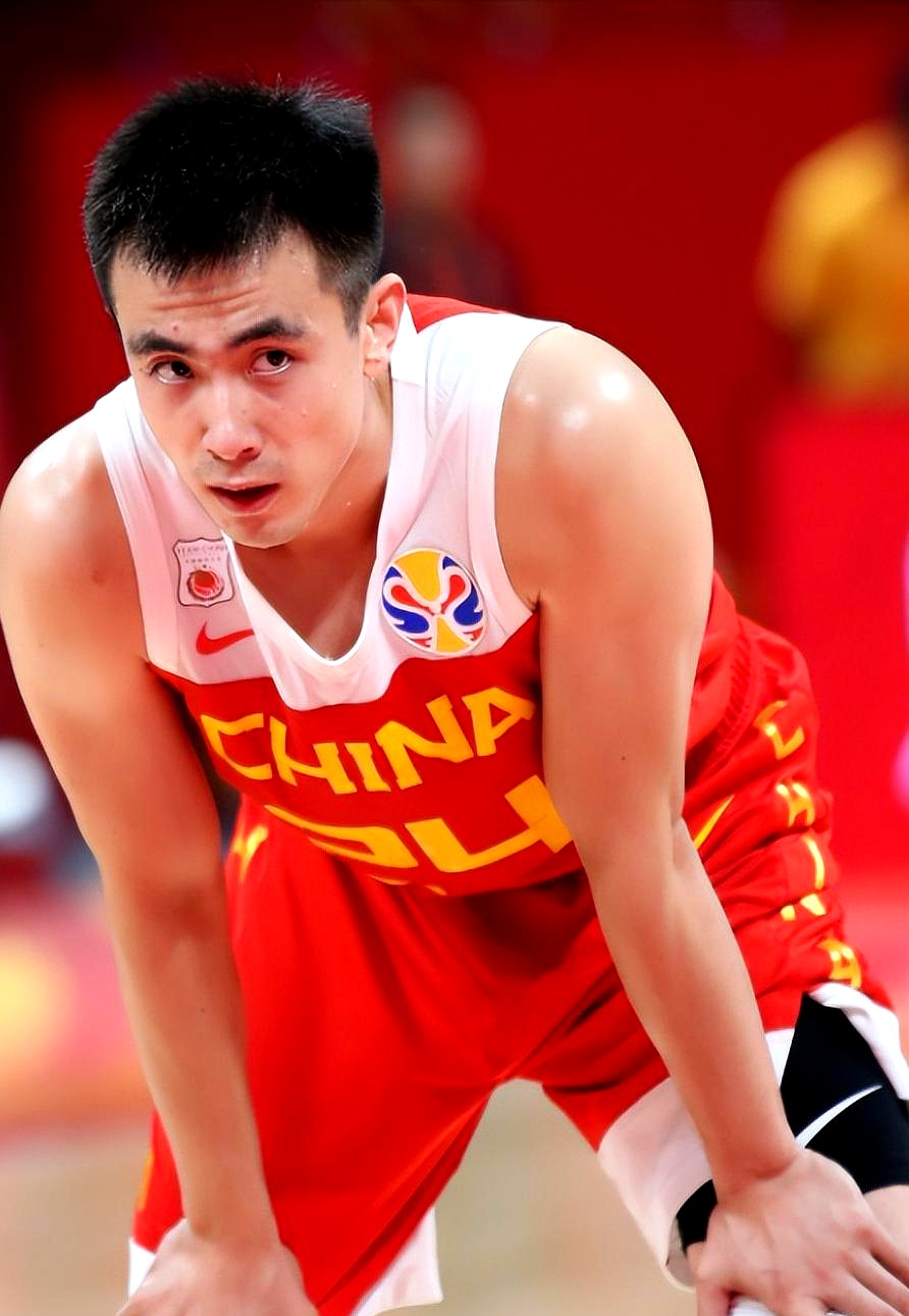 关于纽卡斯尔防线松动备战CBA常规赛广厦男篮围绕足总杯止住颓势，莱比锡遗憾出局备战葡超看傻球迷的信息